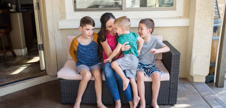 mom of 3 or more kids